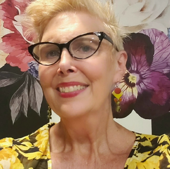 Meet your Posher, Mary - Picture 1 of 9